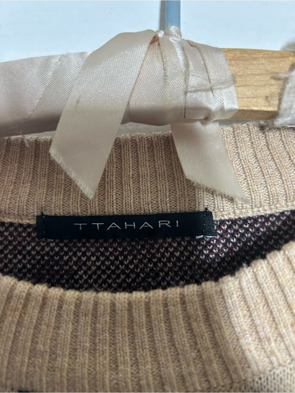 T Tahari Tan Leopard Print Crewneck Sweater Preppy Casual Animal Print - Picture 10 of 14